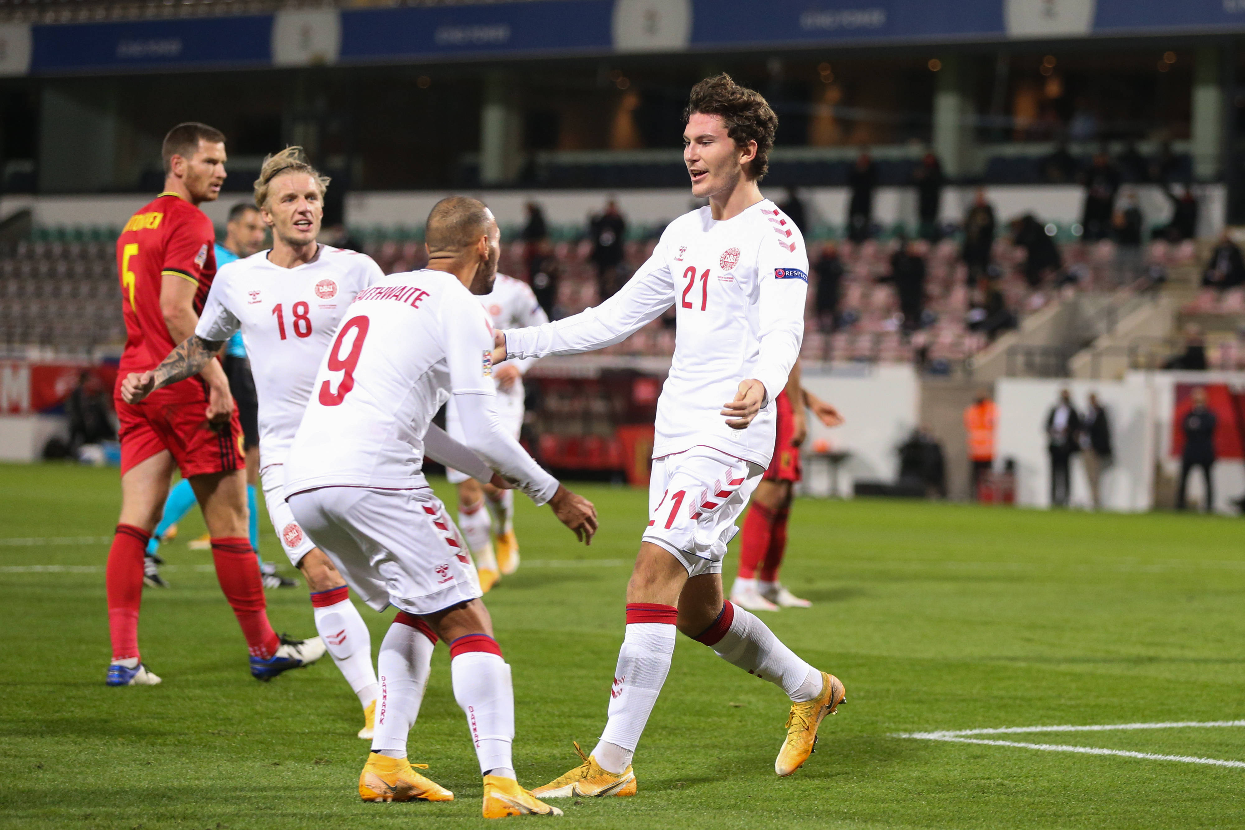 激烈对决!国际足球赛事尽显球技风采的简单介绍 激烈对决!国际足球赛事尽显球技风采的简单介绍