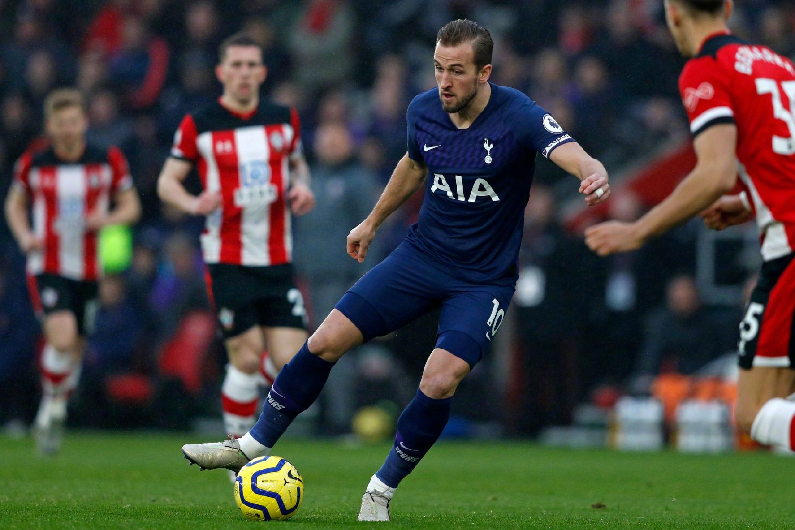 开云体育下载-穆里尼奥领军热刺逆袭，积分榜上升至前四