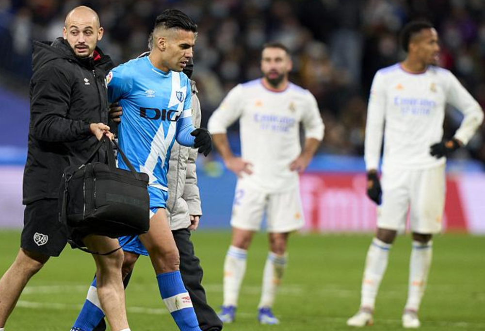 开云体育官方网站-西甲巨星受伤在医院接受治疗，球迷担心的简单介绍