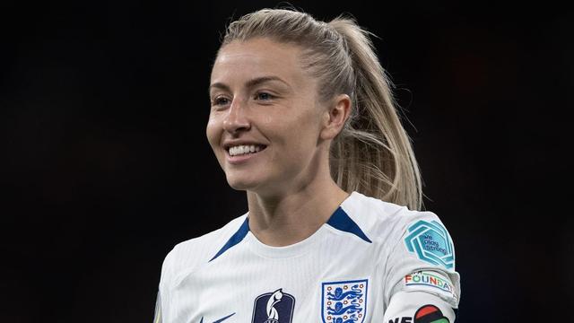 英格兰女足队员展现出色技巧，获得冠军的简单介绍