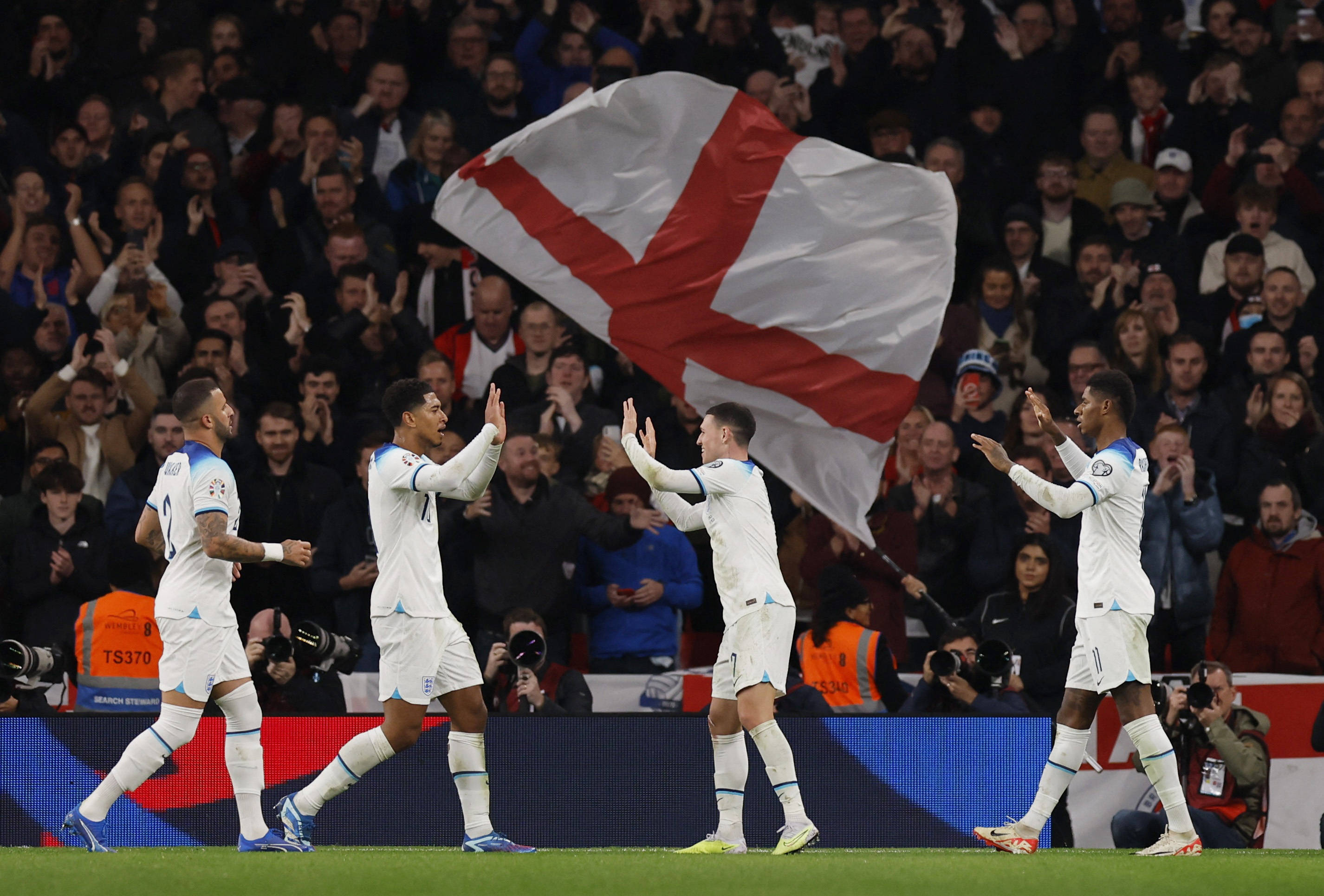 开云体育官网-英格兰队在比赛中逆转战胜苏格兰队