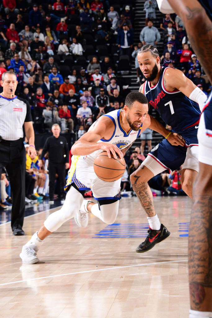 勇士队遭遇快船逆转,止步三连胜 勇士队遭遇快船逆转,止步三连胜