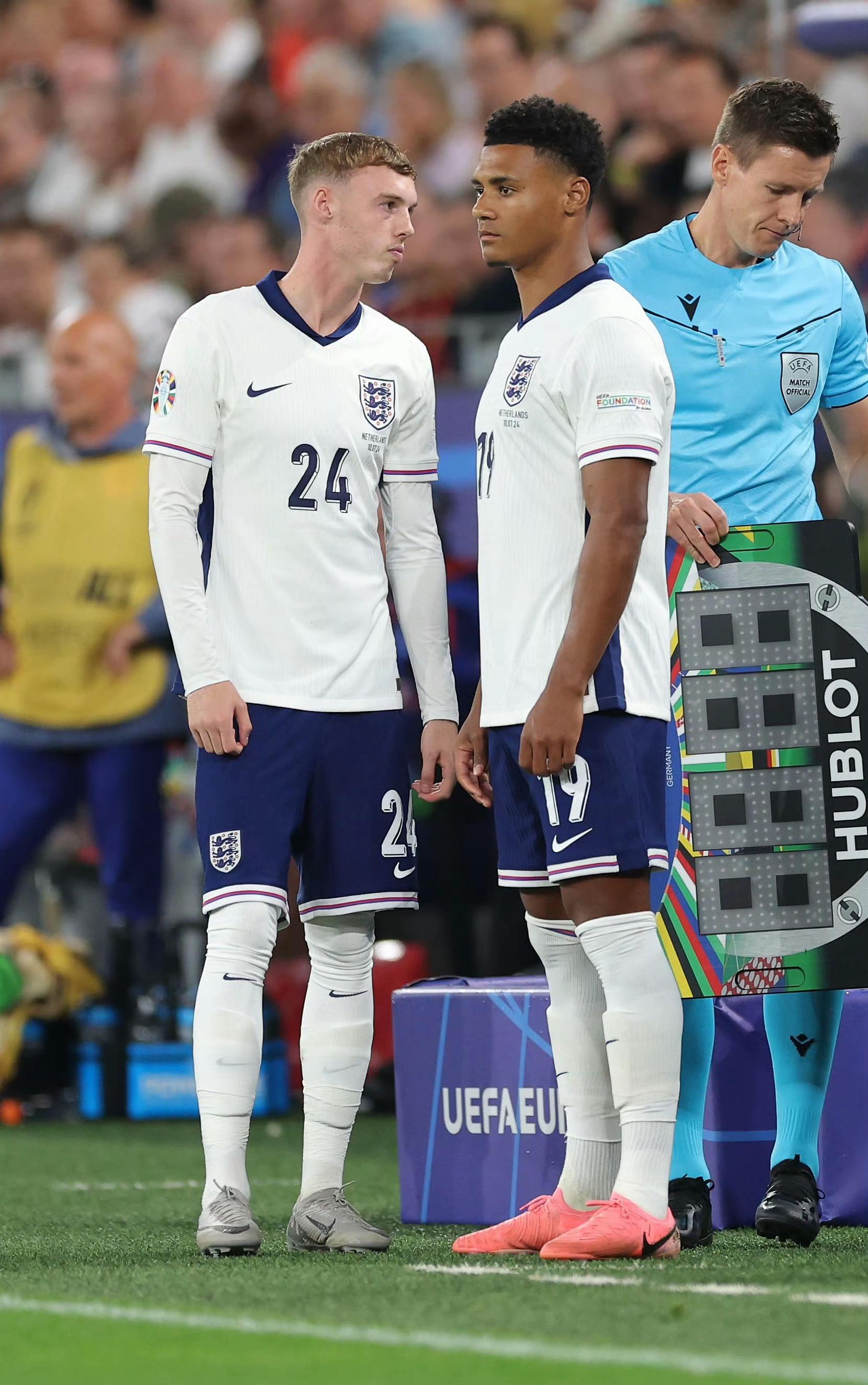 开云官网-英格兰队大踏步前进，闯入欧洲足球决赛殿堂