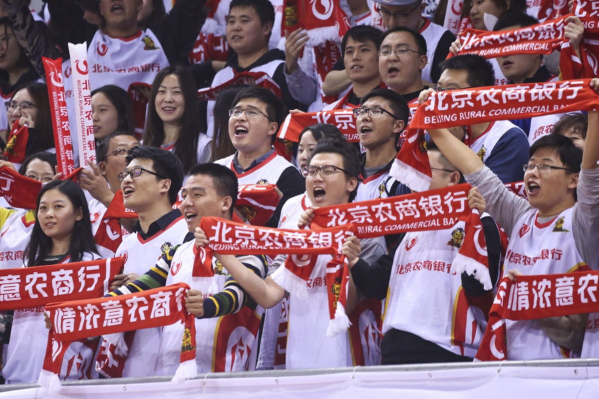 传说中的球迷狂欢热情高涨为球队加油 传说中的球迷狂欢热情高涨为球队加油