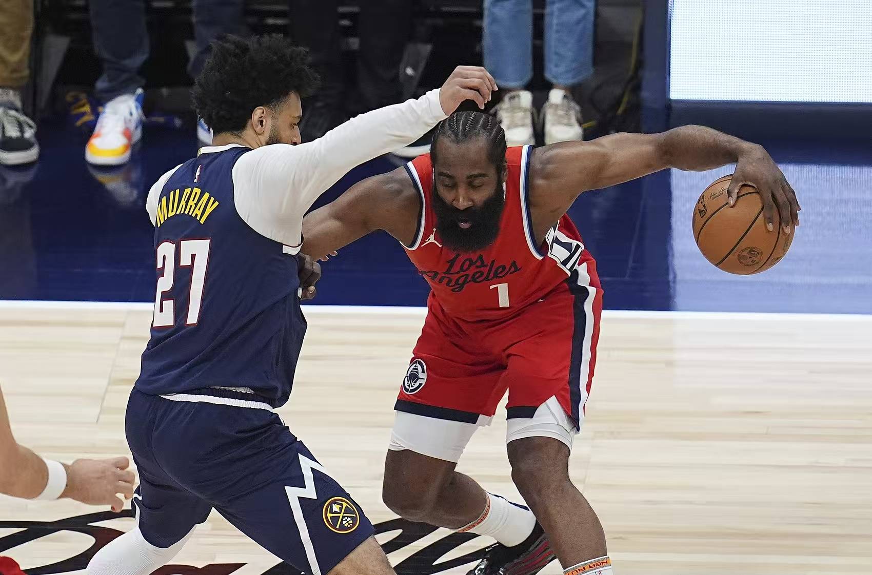 开云体育-关于势均力敌对决，球队全力备战实力比拼的信息