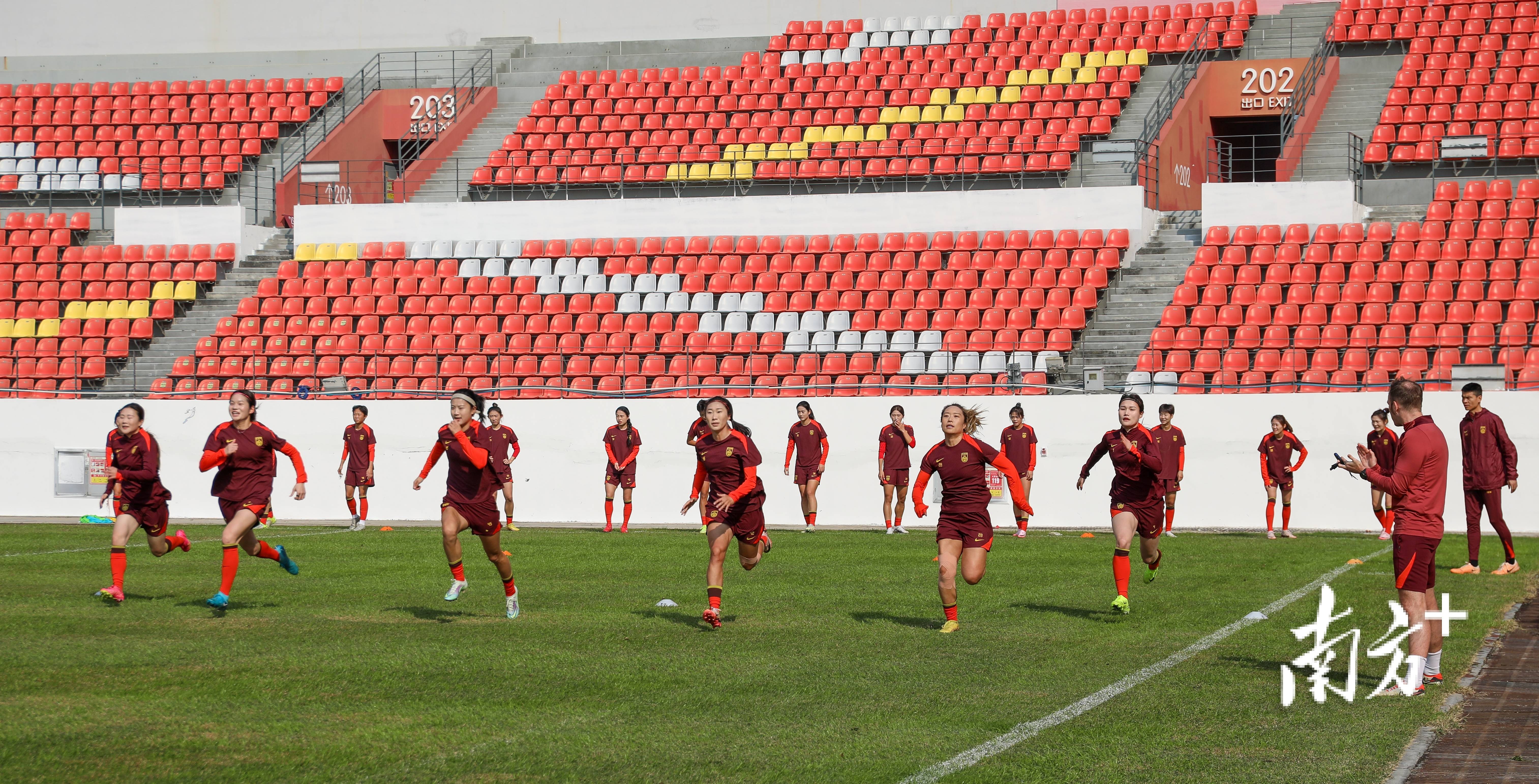 比利时女足队员在比赛中交出亮眼答卷 比利时女足队员在比赛中交出亮眼答卷