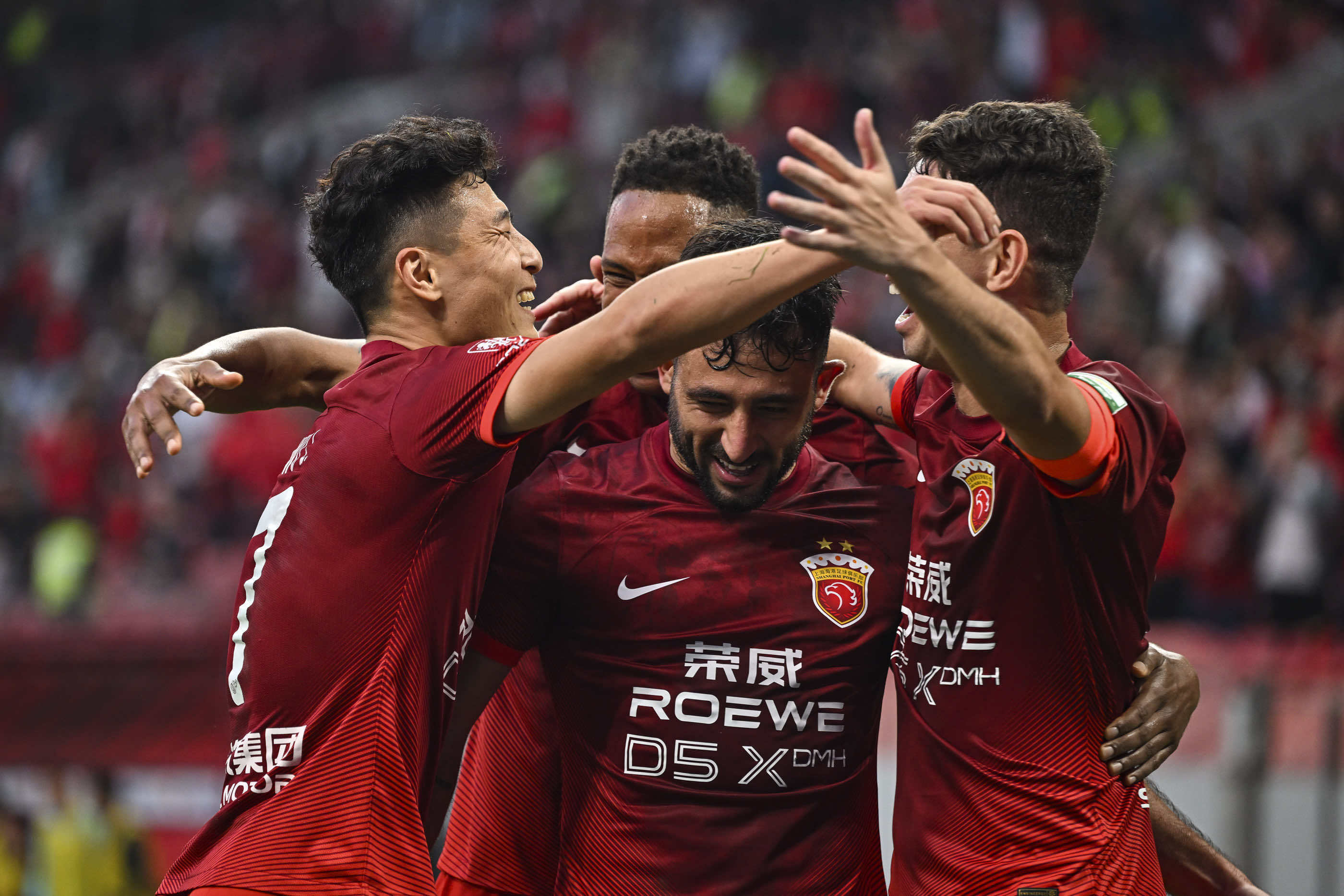 球队在比赛中凭借出色的表现获得了胜利 球队在比赛中凭借出色的表现获得了胜利