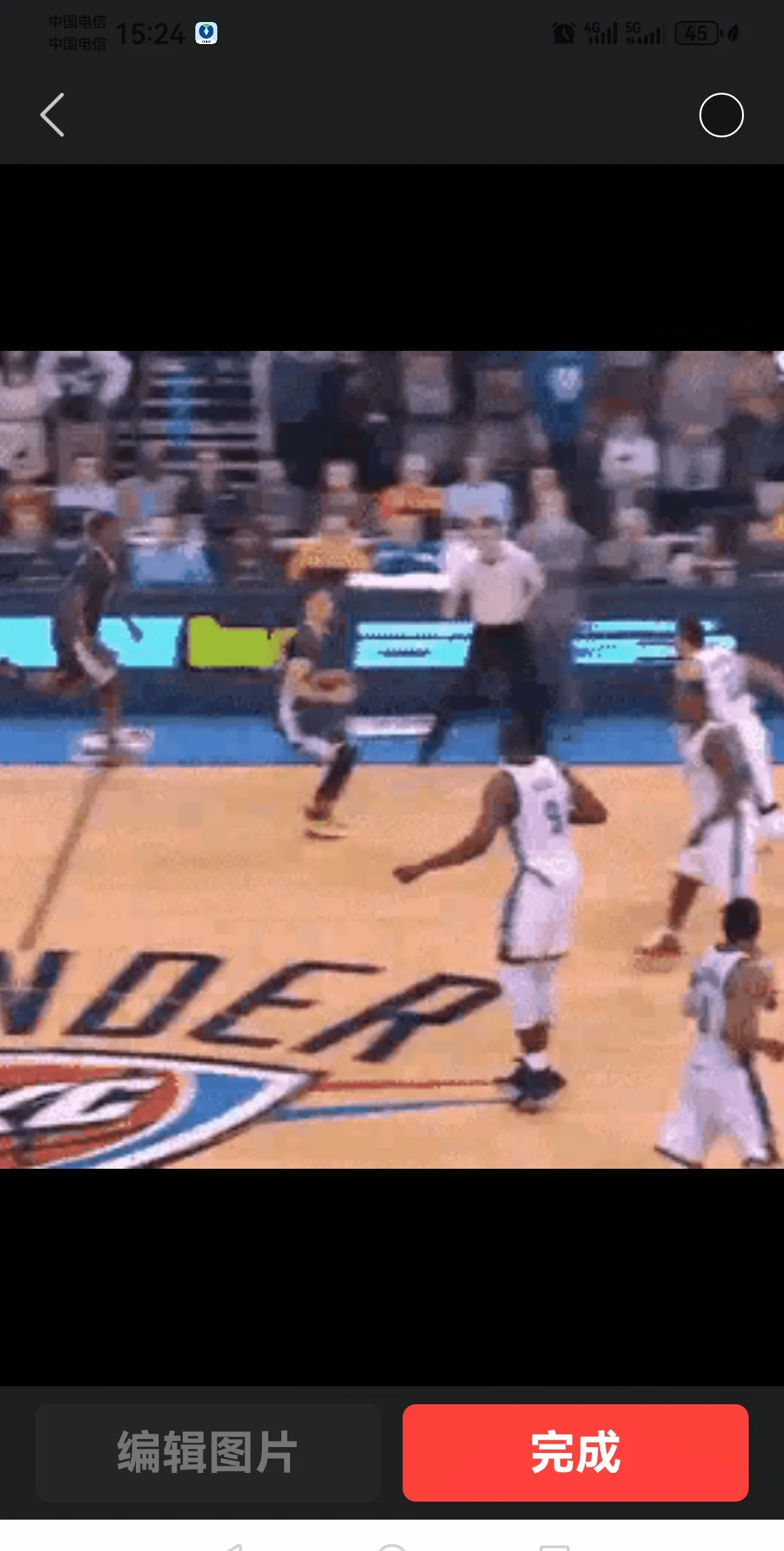 开云体育官方网站-比赛中惊险一幕引发球迷热议