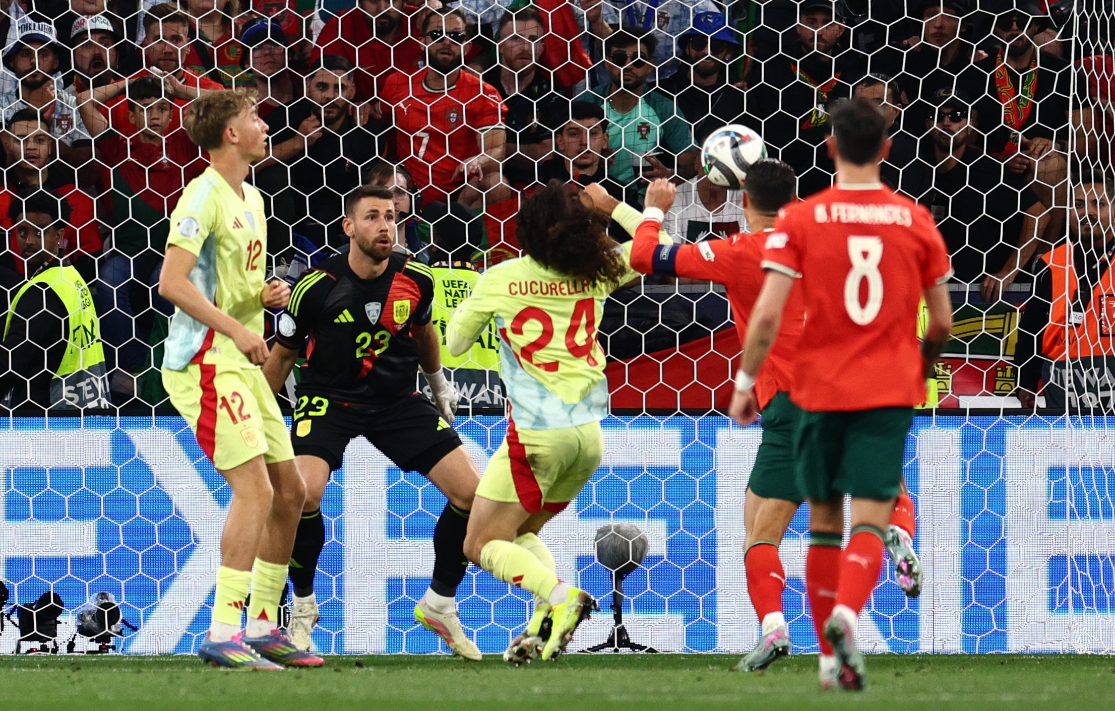 包含昨日中超:国米登顶葡萄牙,关键一战的词条 包含昨日中超:国米登顶葡萄牙,关键一战的词条