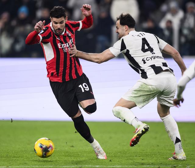 尤文图斯中场发挥出色,助球队取胜 尤文图斯中场发挥出色,助球队取胜