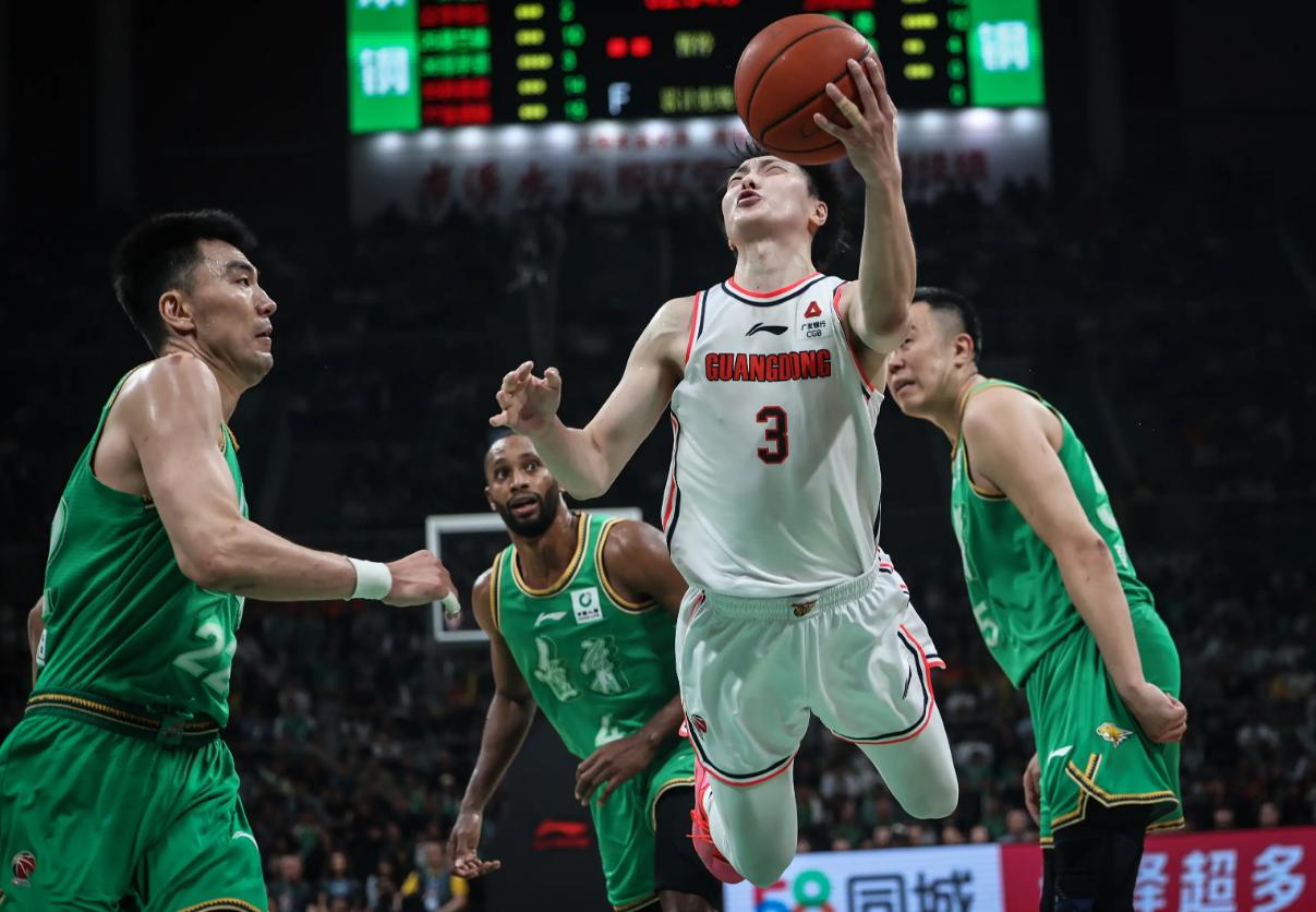 包含广东宏远大胜辽宁本钢，取得四连胜！的词条