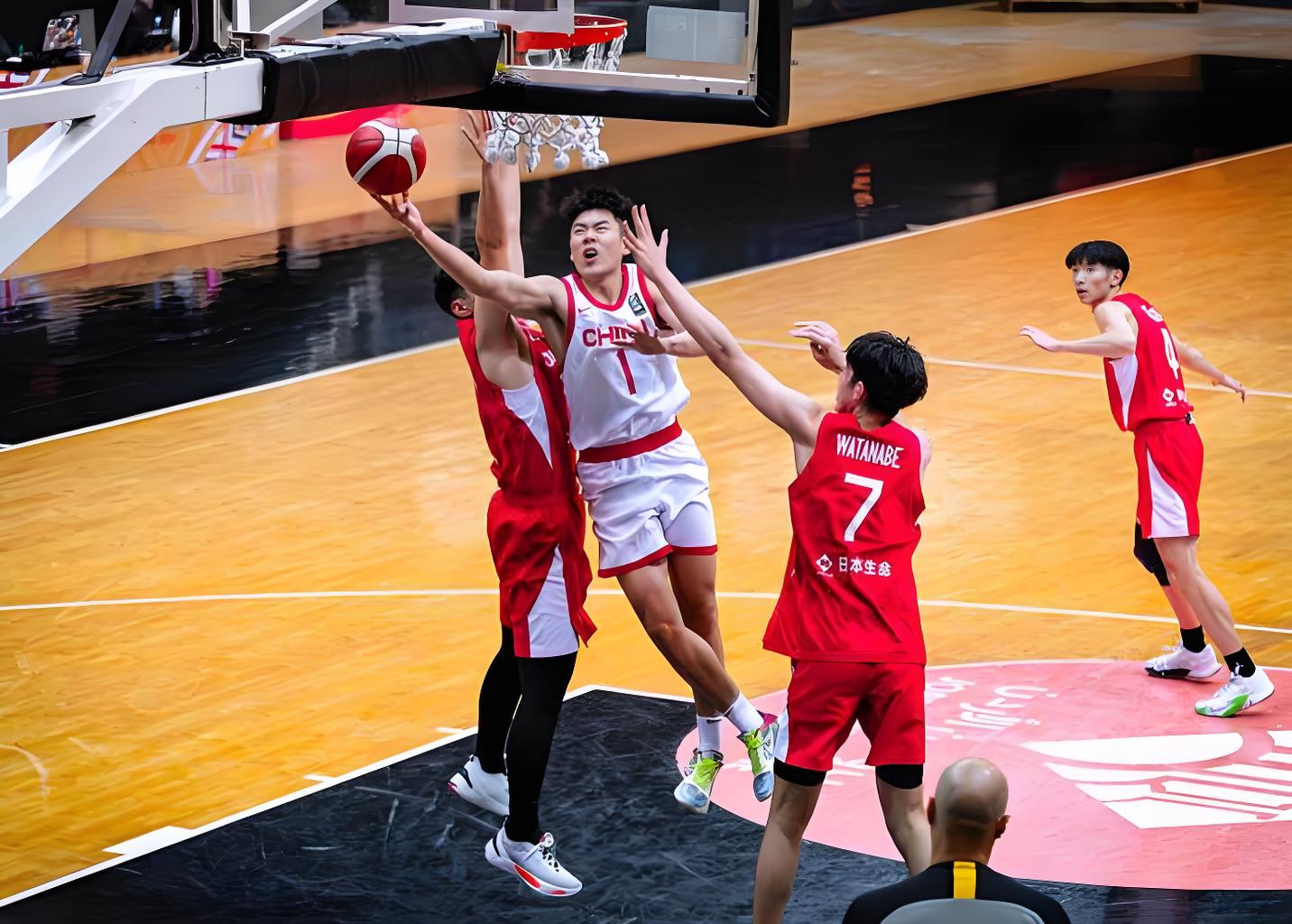 开云下载-亚洲杯篮球赛决赛激烈对决，体育精彩