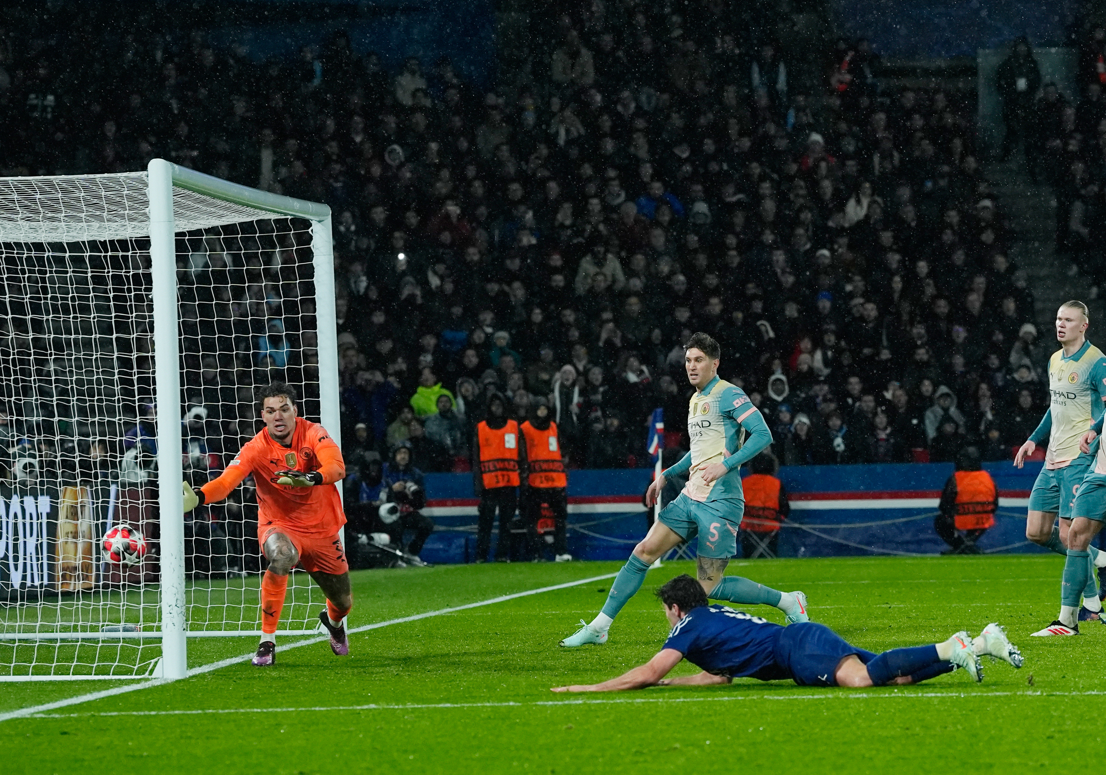 开云体育-关于巴黎圣日耳曼备战欧国联比赛，全队备战热情的信息