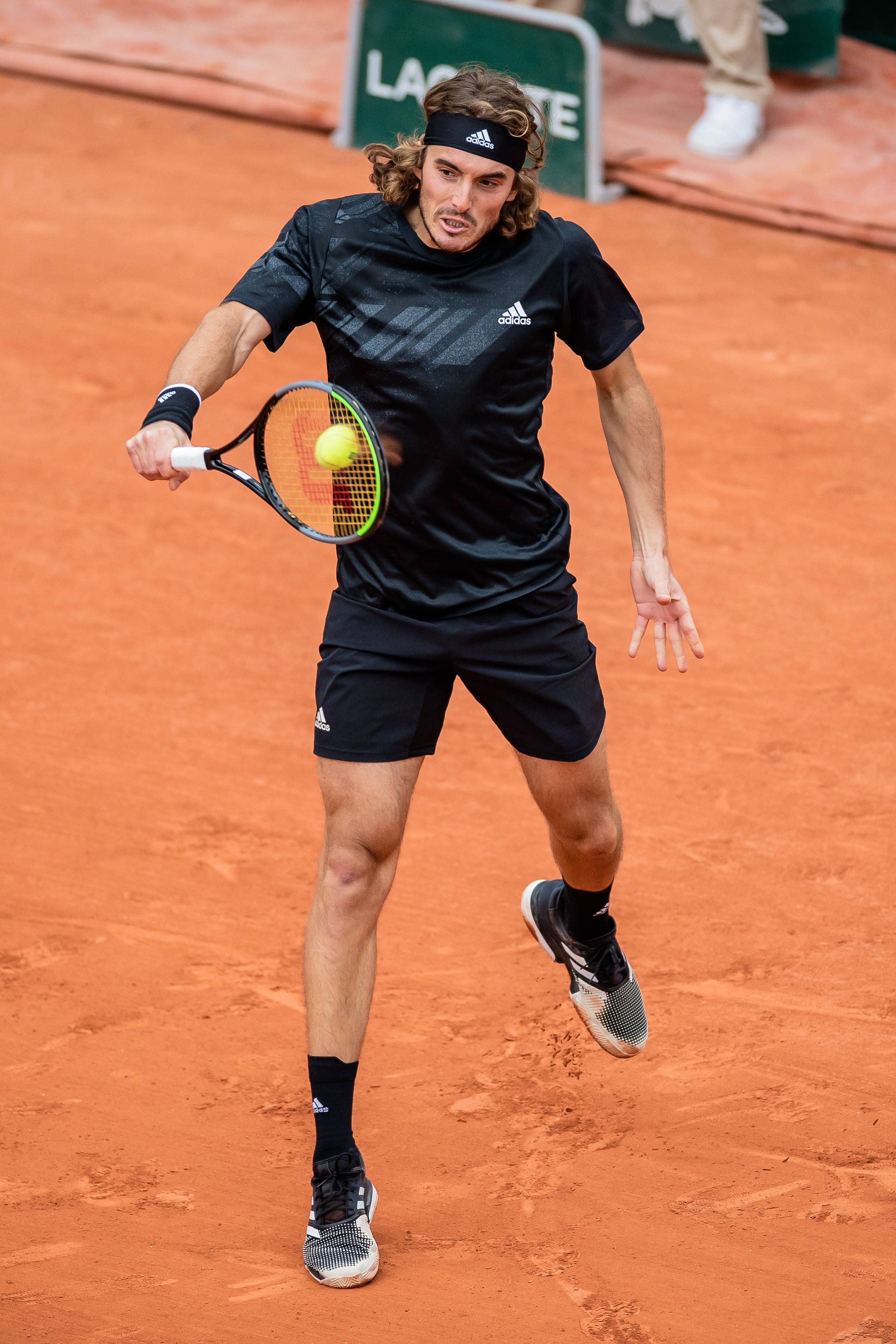 意大利网球队力克世界网球队,西西帕斯绝境逆转 意大利网球队力克世界网球队,西西帕斯绝境逆转