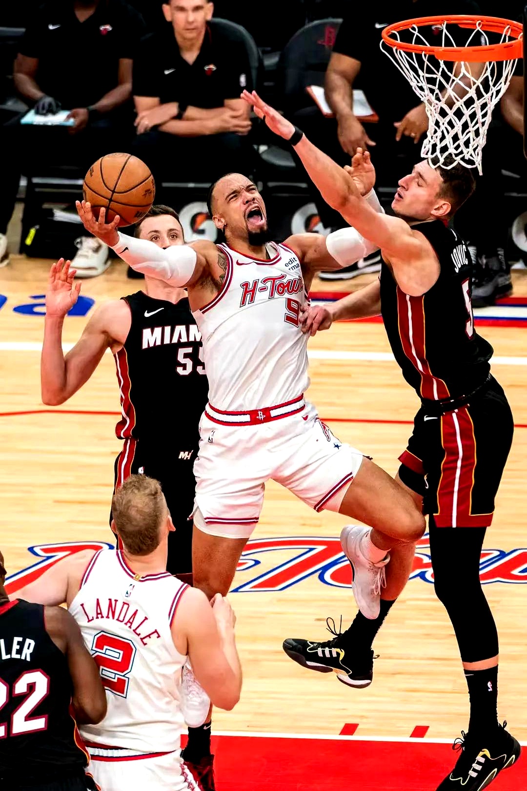 猛龙逆转热火,取得两连胜的简单介绍 猛龙逆转热火,取得两连胜的简单介绍