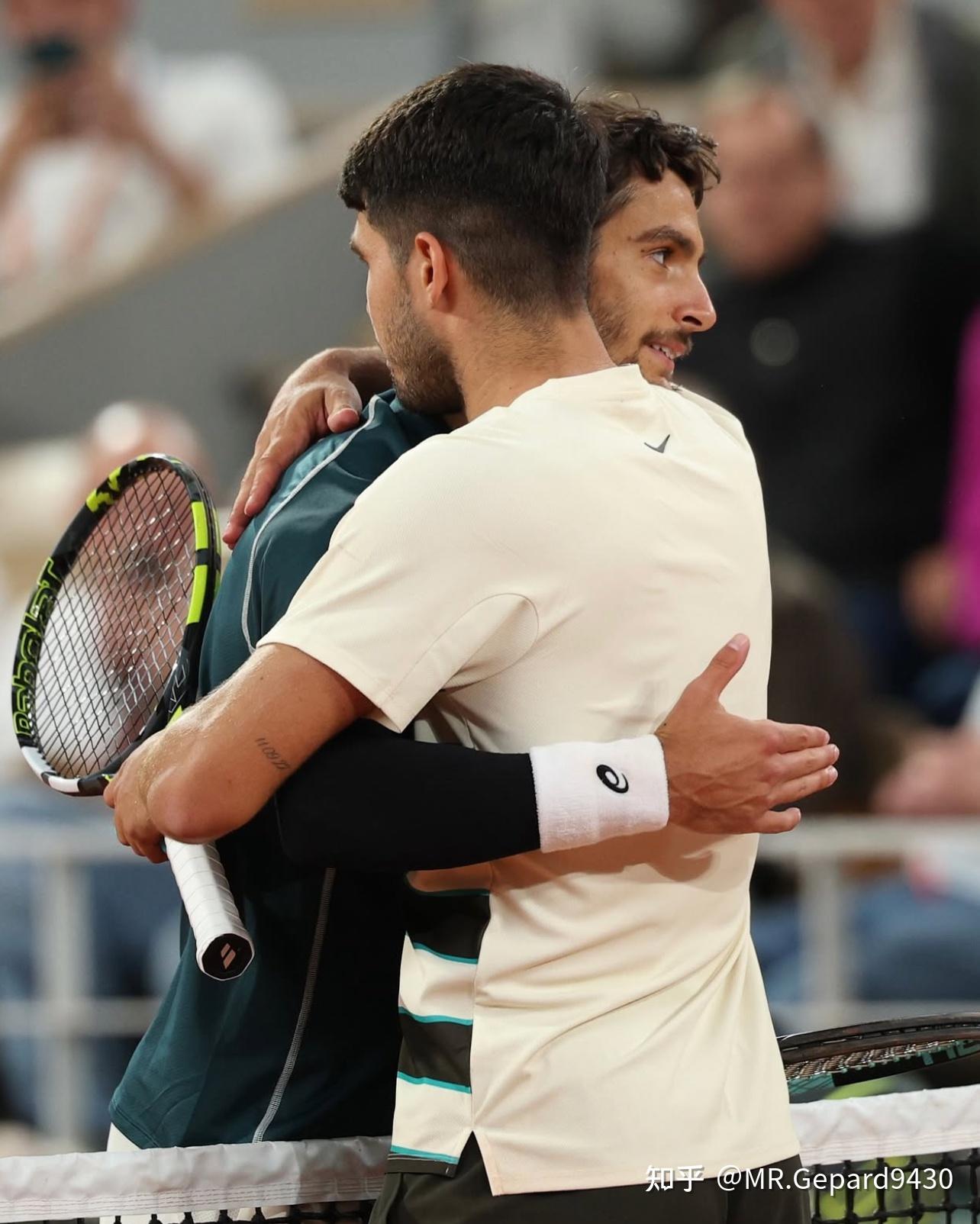 法网逆转年终总决赛,德约科维奇扛起全队 法网逆转年终总决赛,德约科维奇扛起全队