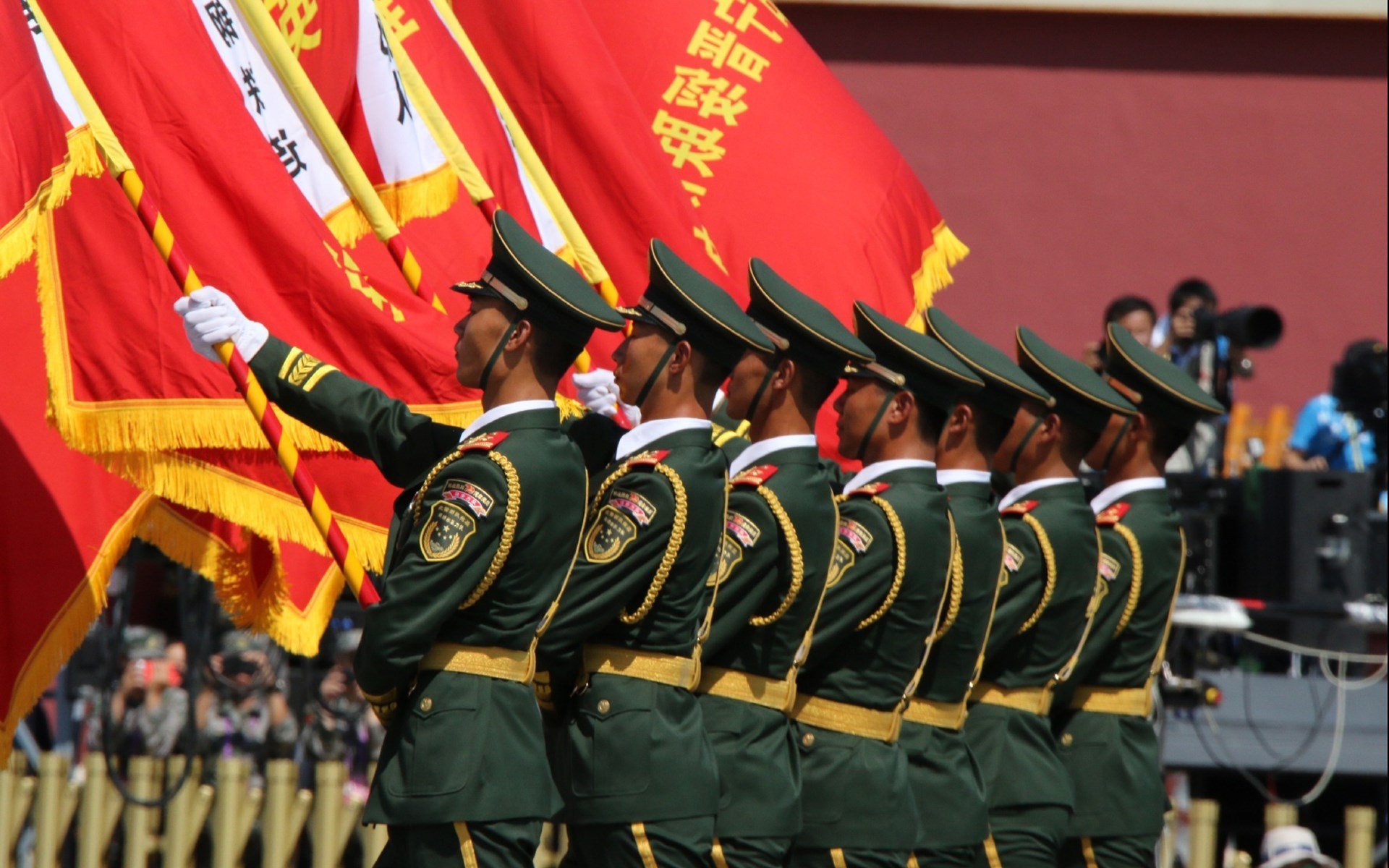 开云APP-詹姆斯主宰赛场,活塞对阵魔术早早失去悬念